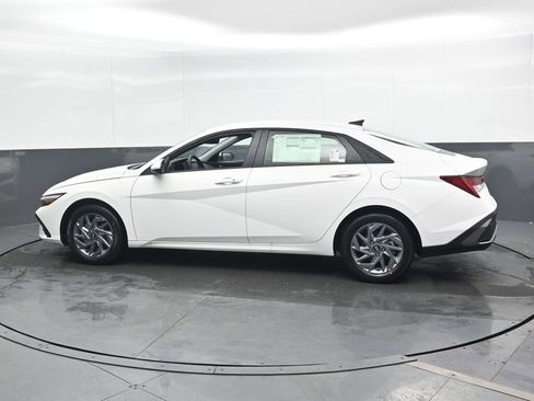 New 2026 Hyundai Elantra Hybrid FWD image 8