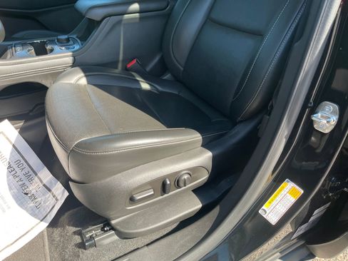 Used 2023 GMC Acadia SLT image 14