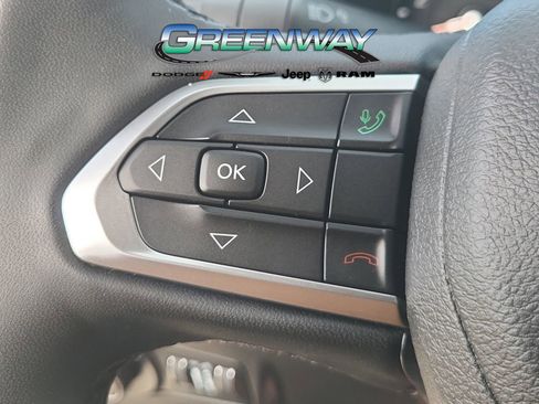 Used 2023 Jeep Compass Latitude image 24