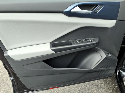 Certified 2022 Volkswagen Taos SE AWD/4WD image 17