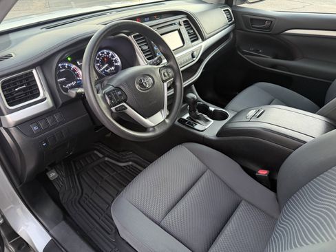 Used 2019 Toyota Highlander LE image 26