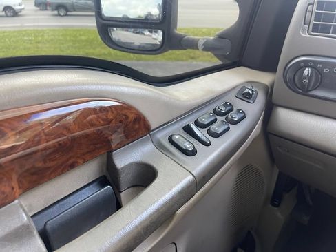 Used 2002 Ford Excursion Limited AWD/4WD image 9