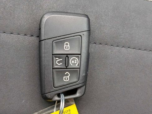 Used 2025 Volkswagen Taos SE FWD image 29