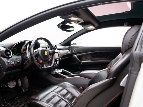 Used 2014 Ferrari FF image 24