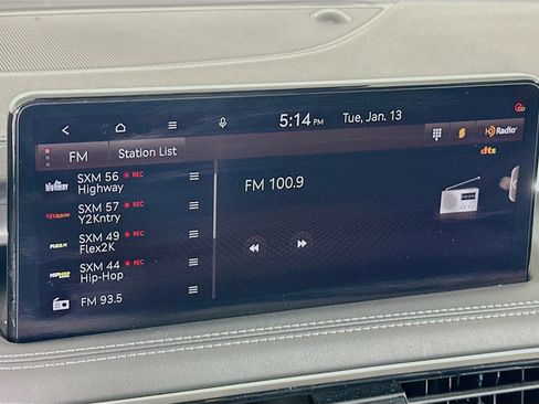 Used 2025 Genesis G70 2.5T image 19