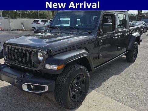 Used 2024 Jeep Gladiator Sport image 1