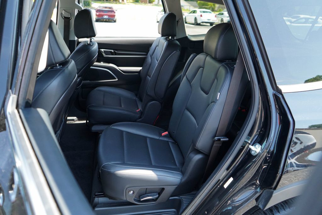 Used 2025 Kia Telluride S FWD image 8