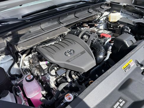 Certified 2025 Toyota Highlander XLE FWD image 23