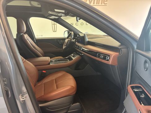 Certified 2025 Lincoln Aviator Reserve w/ Illumination Package RWD image 6