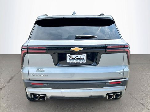 Used 2024 Chevrolet Traverse LT FWD image 5