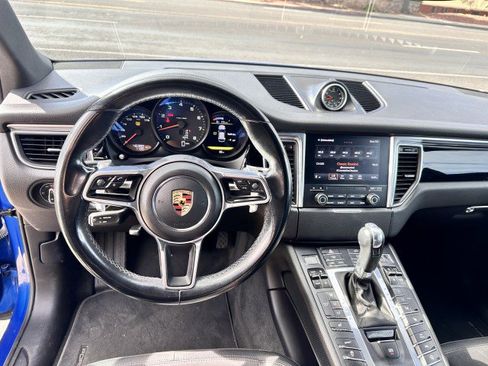 Used 2018 Porsche Macan image 12