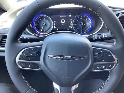 New 2026 Chrysler Pacifica Select AWD/4WD image 12