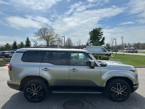 Used 2024 Lexus GX 550 image 6