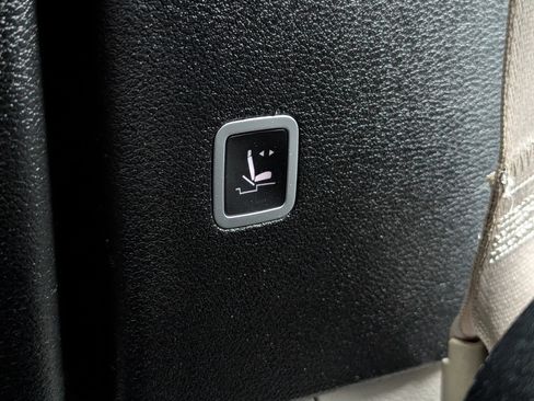 Used 2018 Chrysler Pacifica Touring-L image 45