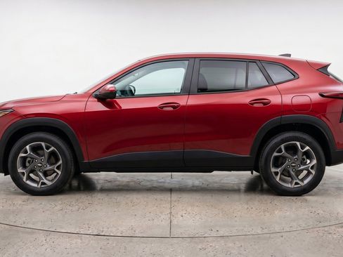 Used 2025 Chevrolet Trax LT FWD image 5