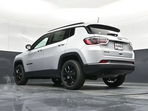 Used 2026 Jeep Compass Latitude AWD/4WD image 62