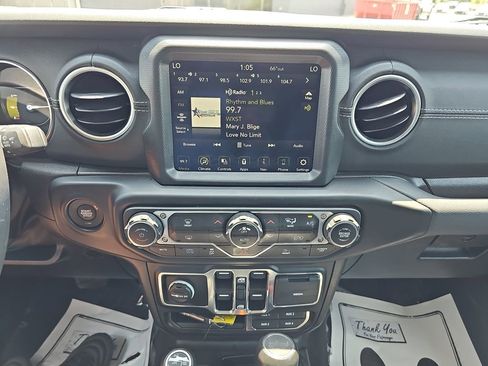 Used 2023 Jeep Wrangler Unlimited Sahara AWD/4WD image 23