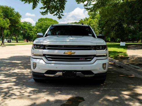 Used 2017 Chevrolet Silverado 1500 LTZ Z71 w/ LTZ Plus Package AWD/4WD image 3