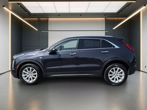 Certified 2022 Cadillac XT4 Luxury w/ Cold Weather Package FWD image 2