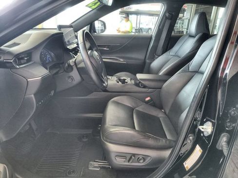 Used 2023 Toyota Venza XLE AWD/4WD image 12