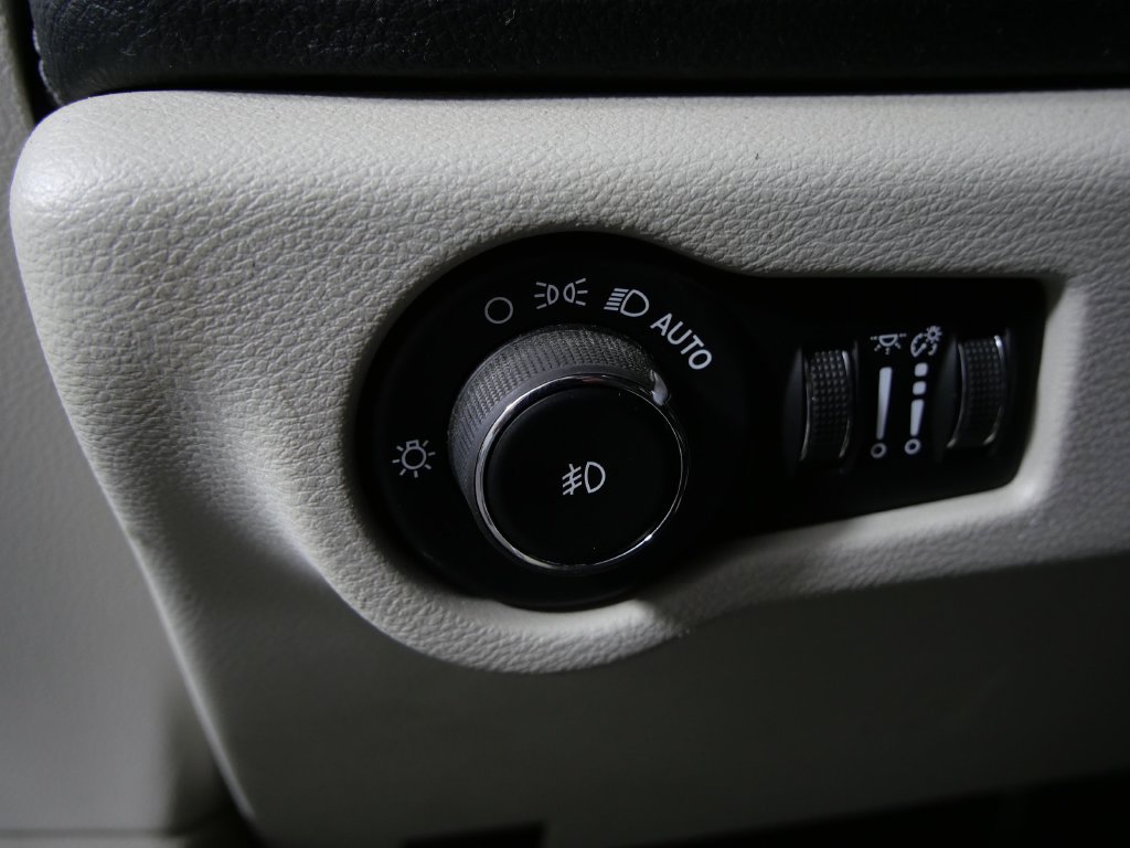 Used 2019 Chrysler Pacifica Limited FWD image 14