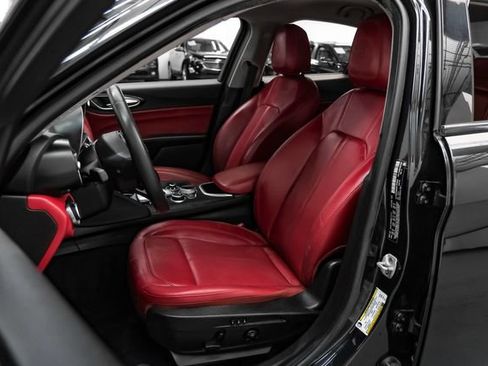 Used 2020 Alfa Romeo Giulia w/ Nero Edizione RWD image 27