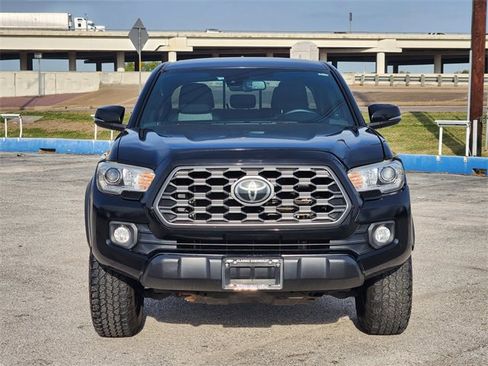 Used 2020 Toyota Tacoma TRD Off-Road image 2