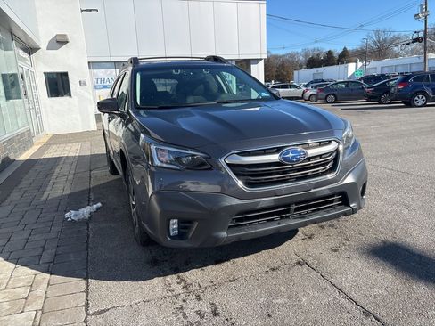 Used 2020 Subaru Outback Premium image 3