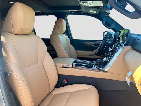 Used 2026 Lexus LX 700h Luxury AWD/4WD image 16