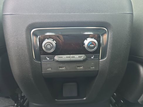 New 2026 GMC Yukon XL Elevation image 19