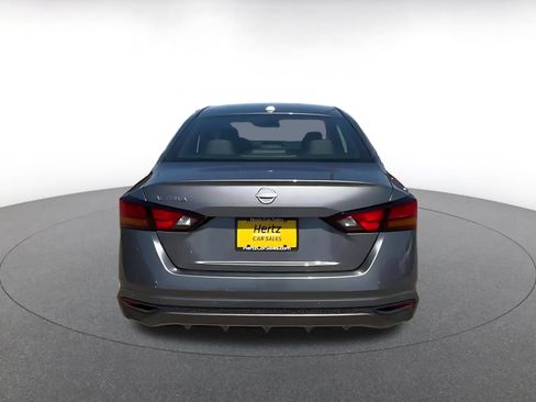 Used 2025 Nissan Altima 2.5 SV FWD image 10