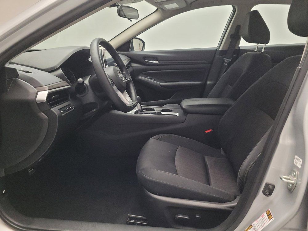 Used 2025 Nissan Altima 2.5 SV FWD image 17