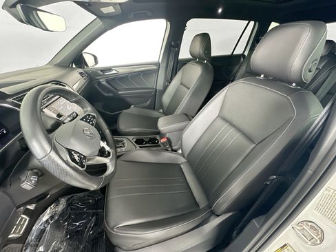 Used 2022 Volkswagen Tiguan SE R-Line image 20