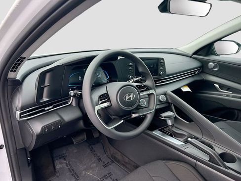 New 2026 Hyundai Elantra SE FWD image 9