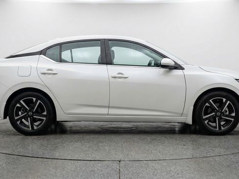 Used 2025 Nissan Sentra SV FWD image 11