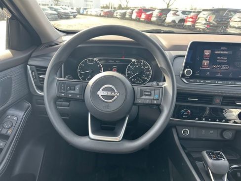 Used 2023 Nissan Rogue SV image 10