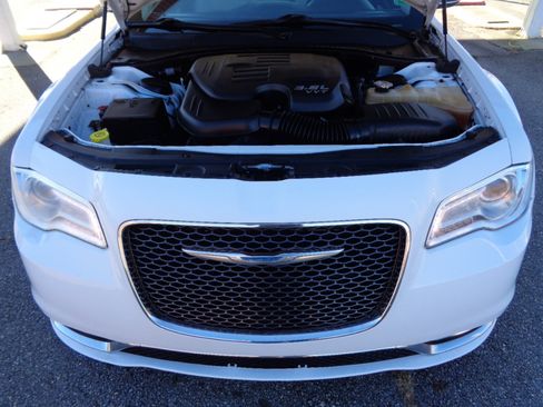 Used 2017 Chrysler 300 C image 26