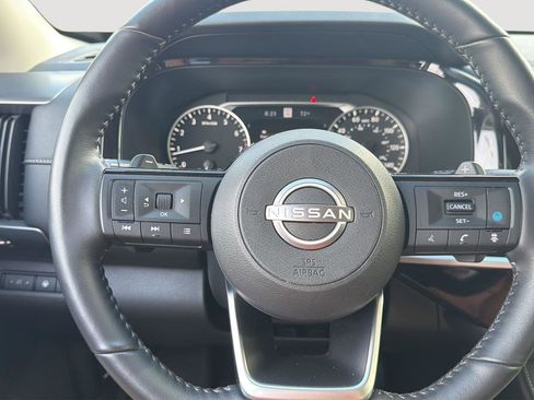 Used 2025 Nissan Pathfinder SL FWD image 13