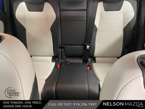 Used 2021 Mercedes-Benz GLB 250 image 33