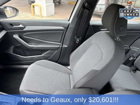 Used 2025 Volkswagen Jetta Sport FWD image 33