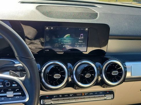 Used 2022 Mercedes-Benz GLB 250 image 25