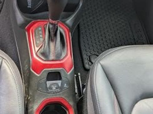 Used 2017 Jeep Renegade Trailhawk AWD/4WD image 7