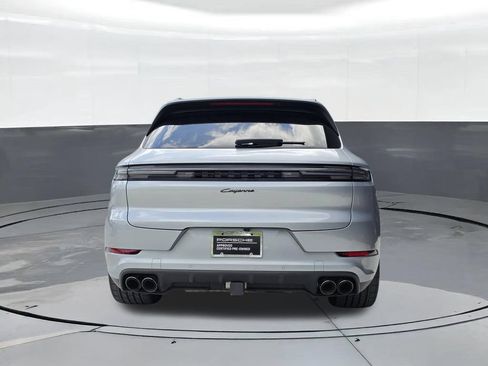 Certified 2026 Porsche Cayenne E-Hybrid AWD/4WD image 10