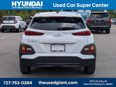 Certified 2021 Hyundai Kona SE FWD image 4