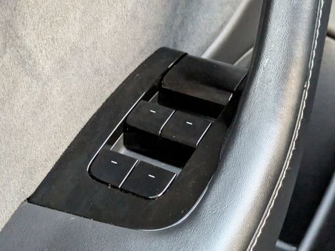 Used 2018 Tesla Model 3 Long Range image 26