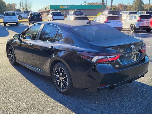 Used 2024 Toyota Camry SE image 5
