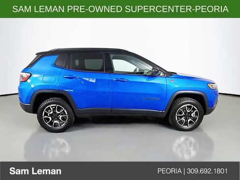 Used 2025 Jeep Compass Trailhawk w/ Trailhawk Convenience Group AWD/4WD image 8