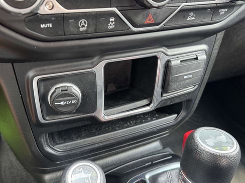 Used 2022 Jeep Wrangler Unlimited Sport AWD/4WD image 13