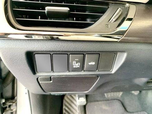 Used 2017 Toyota Avalon XLE Premium image 26