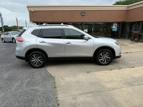 Used 2015 Nissan Rogue SL AWD/4WD image 4